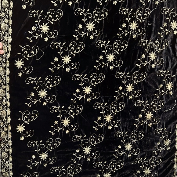 Velvet shawl high demand. Party/ wedding wear. - Picture 1 of 4